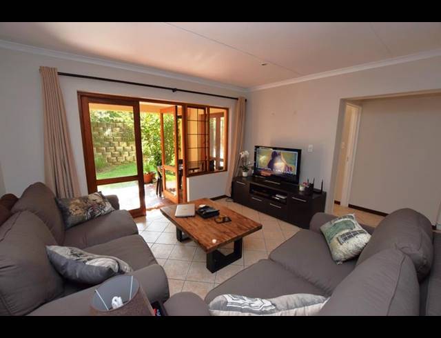 2 BEDROOM APARTMENT FOR SALE IN BRYANSTON